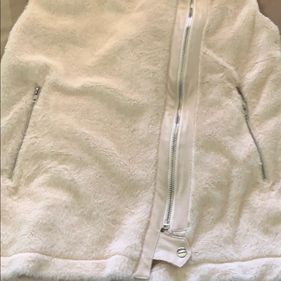 Hyfve Vest~ M~ Pristine - Picture 3 of 4